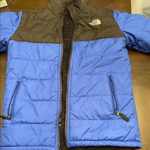 North face reservable jacket  has sherpa to keep you warm very good condition.